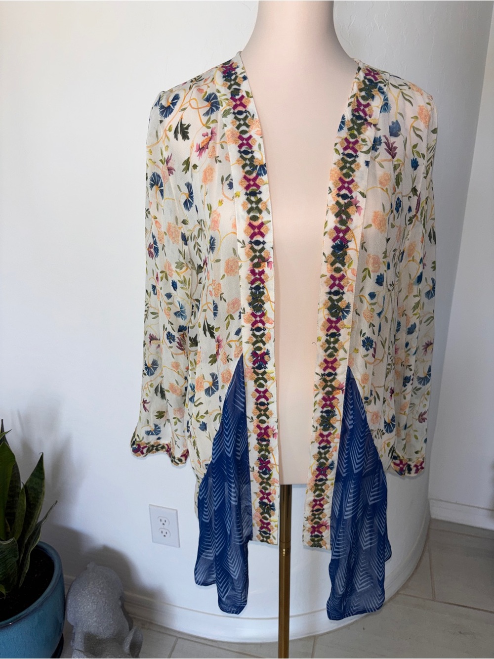 Soft Surroundings Cream Floral Embroidered Kimono